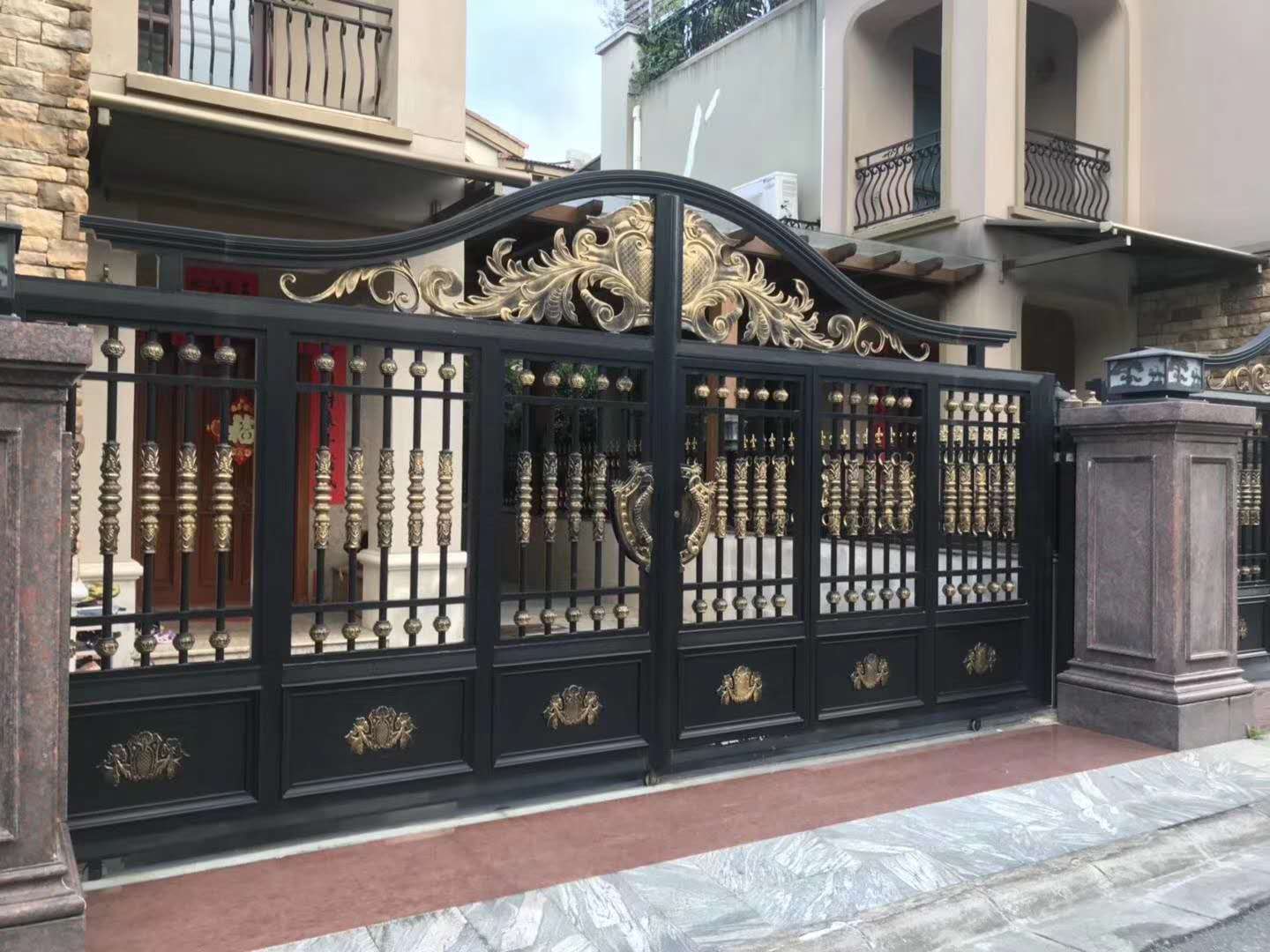 鋁藝門(mén)